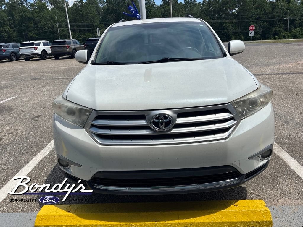 Used 2013 Toyota Highlander Plus FWD image 2