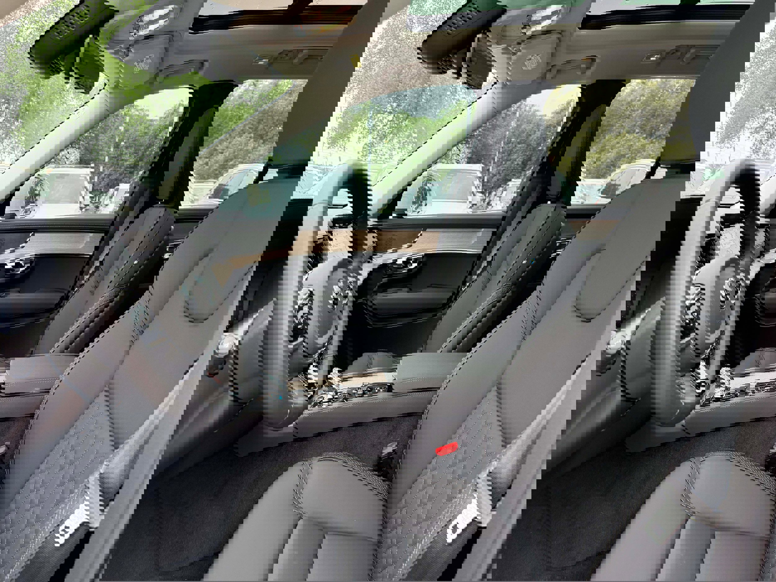 Certified 2025 Volvo XC90 B5 Plus image 12