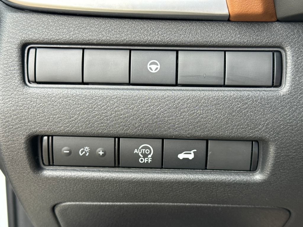Used 2024 Nissan Rogue Platinum AWD/4WD image 30