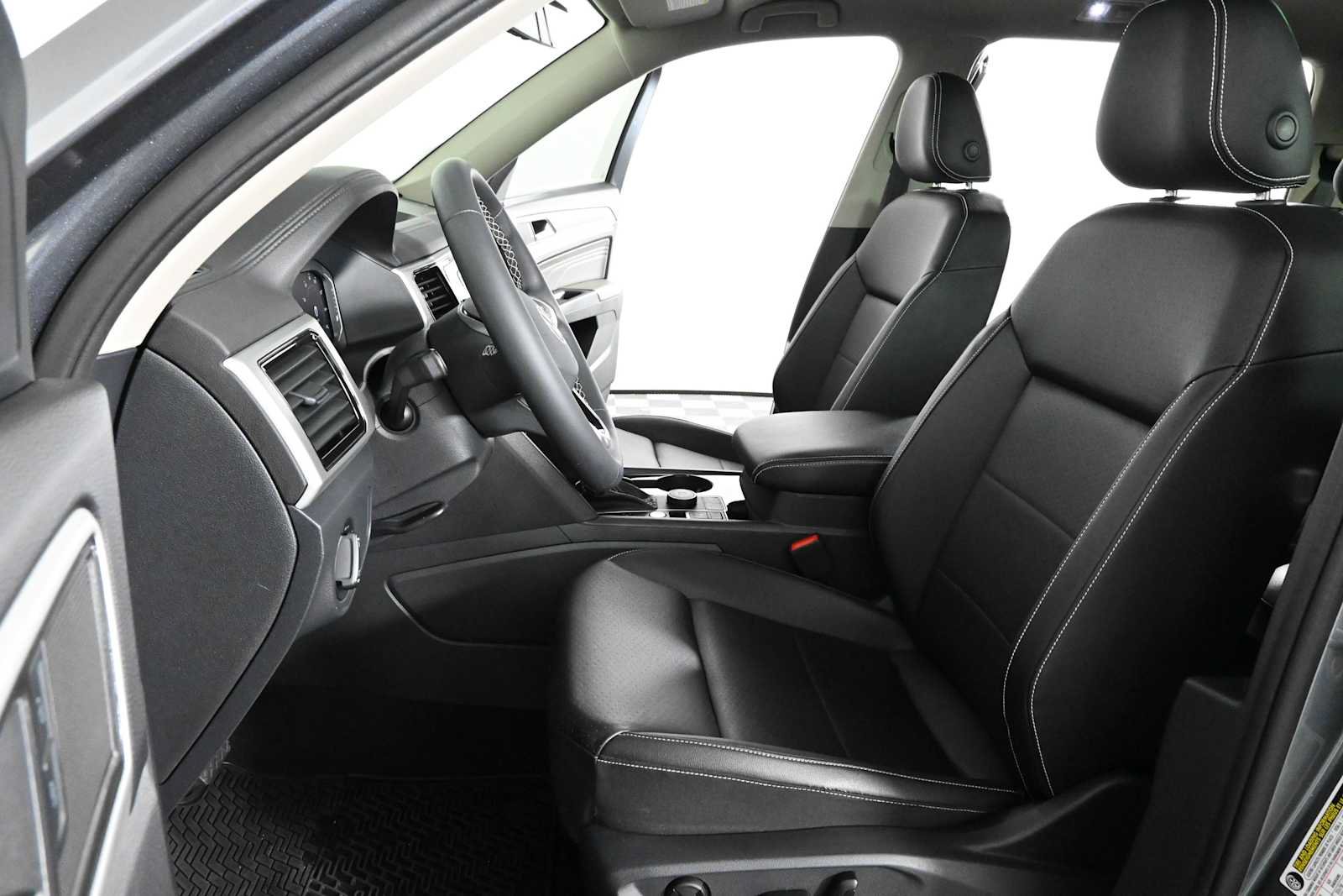 Certified 2023 Volkswagen Atlas SE w/ Panoramic Sunroof Package AWD/4WD image 21