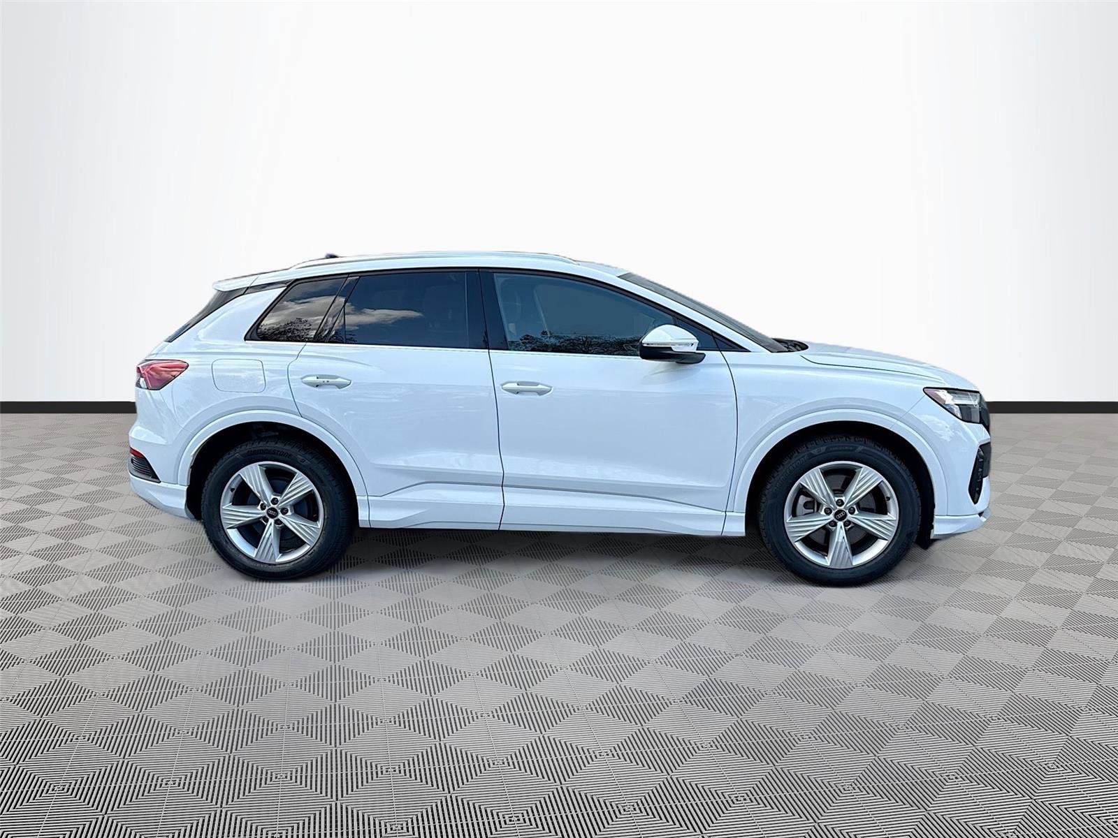 Used 2022 Audi Q4 e-tron Premium w/ Convenience Package AWD/4WD image 8