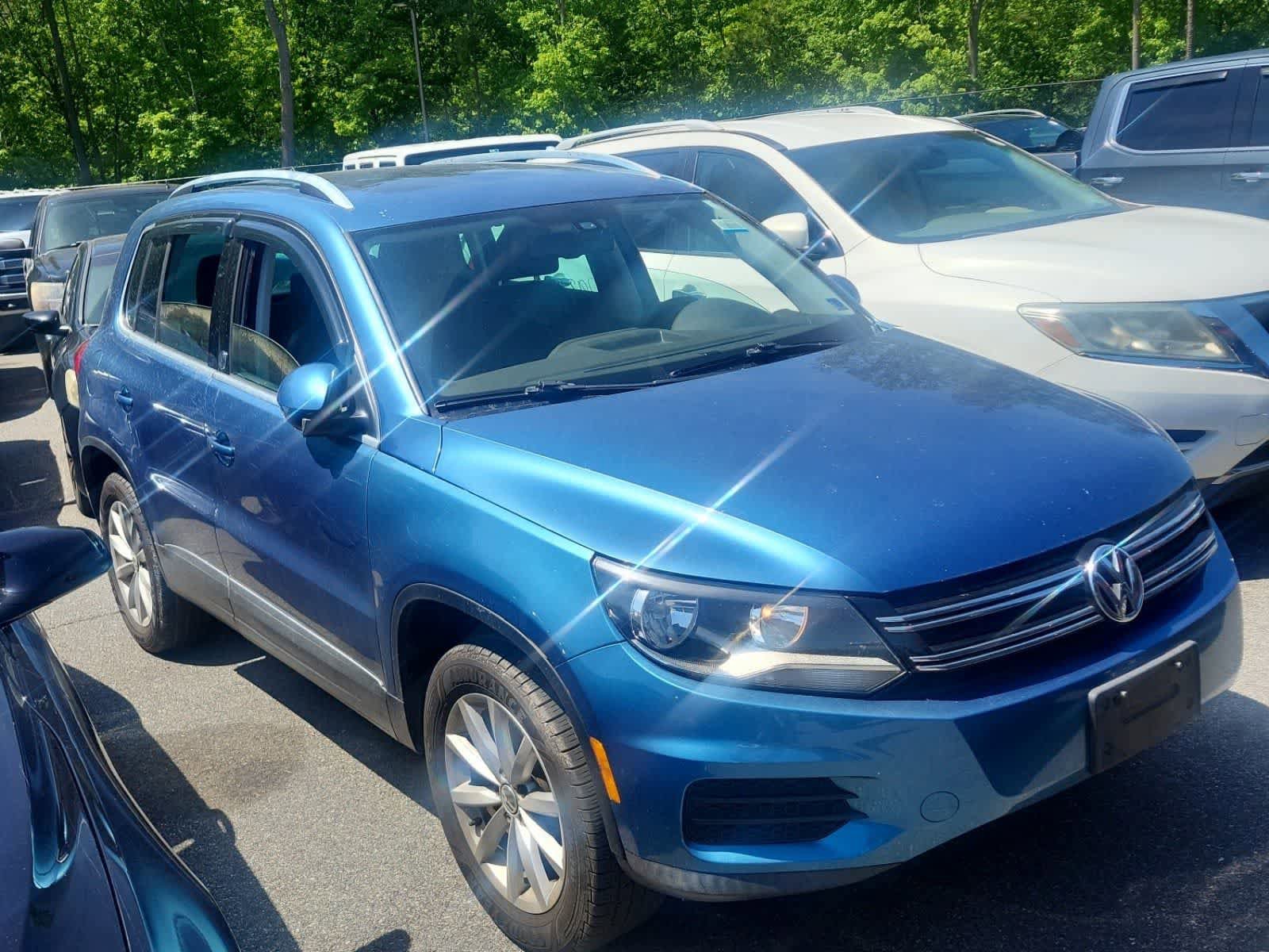 Used 2017 Volkswagen Tiguan Wolfsburg Edition AWD/4WD image 3