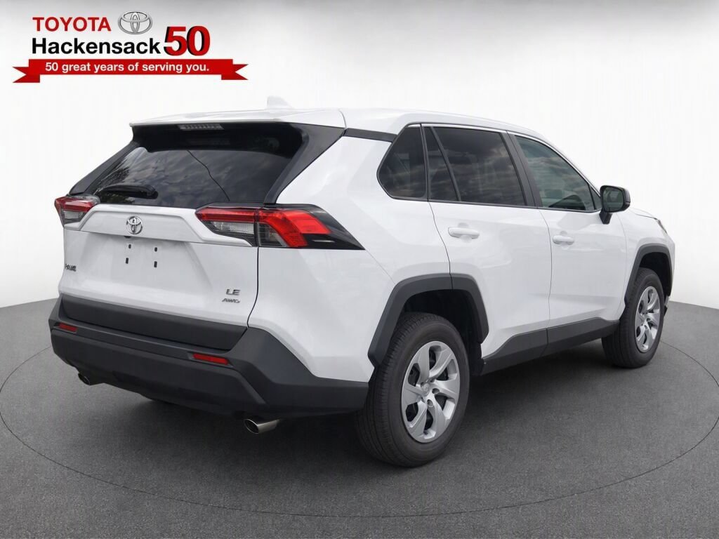 Used 2025 Toyota RAV4 LE AWD/4WD image 4
