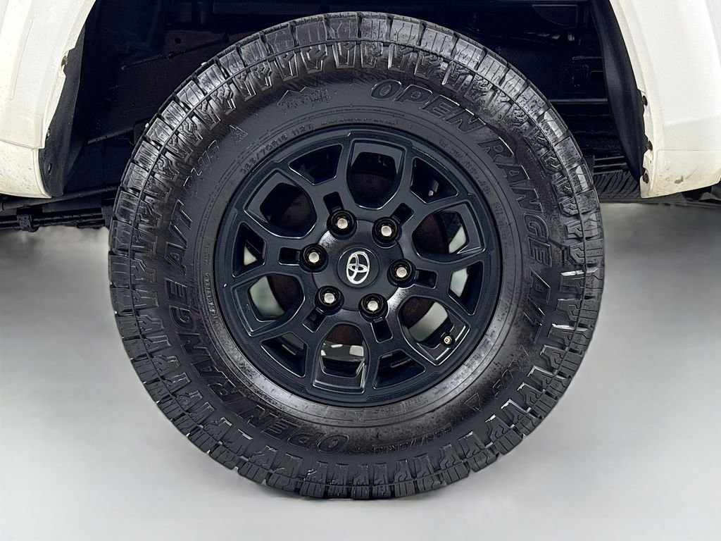 Used 2020 Toyota Tacoma SR5 AWD/4WD image 11