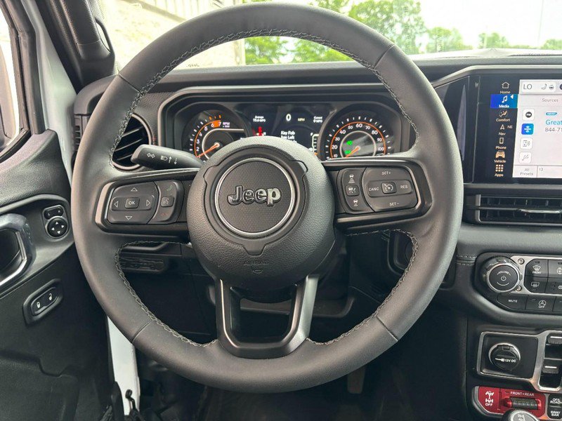 Used 2026 Jeep Wrangler Unlimited Rubicon w/ Technology Group AWD/4WD image 16
