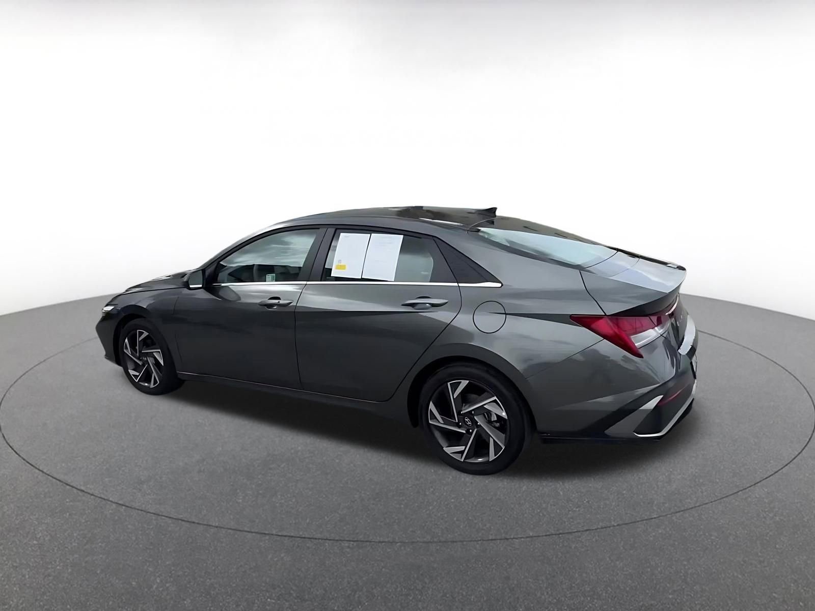 Used 2025 Hyundai Elantra SEL FWD image 10