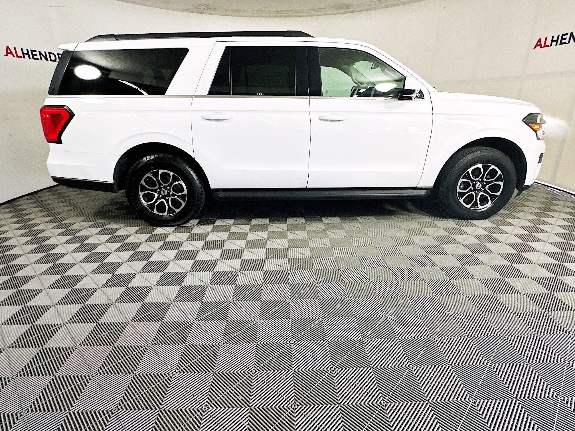 Used 2024 Ford Expedition Max XLT video 2