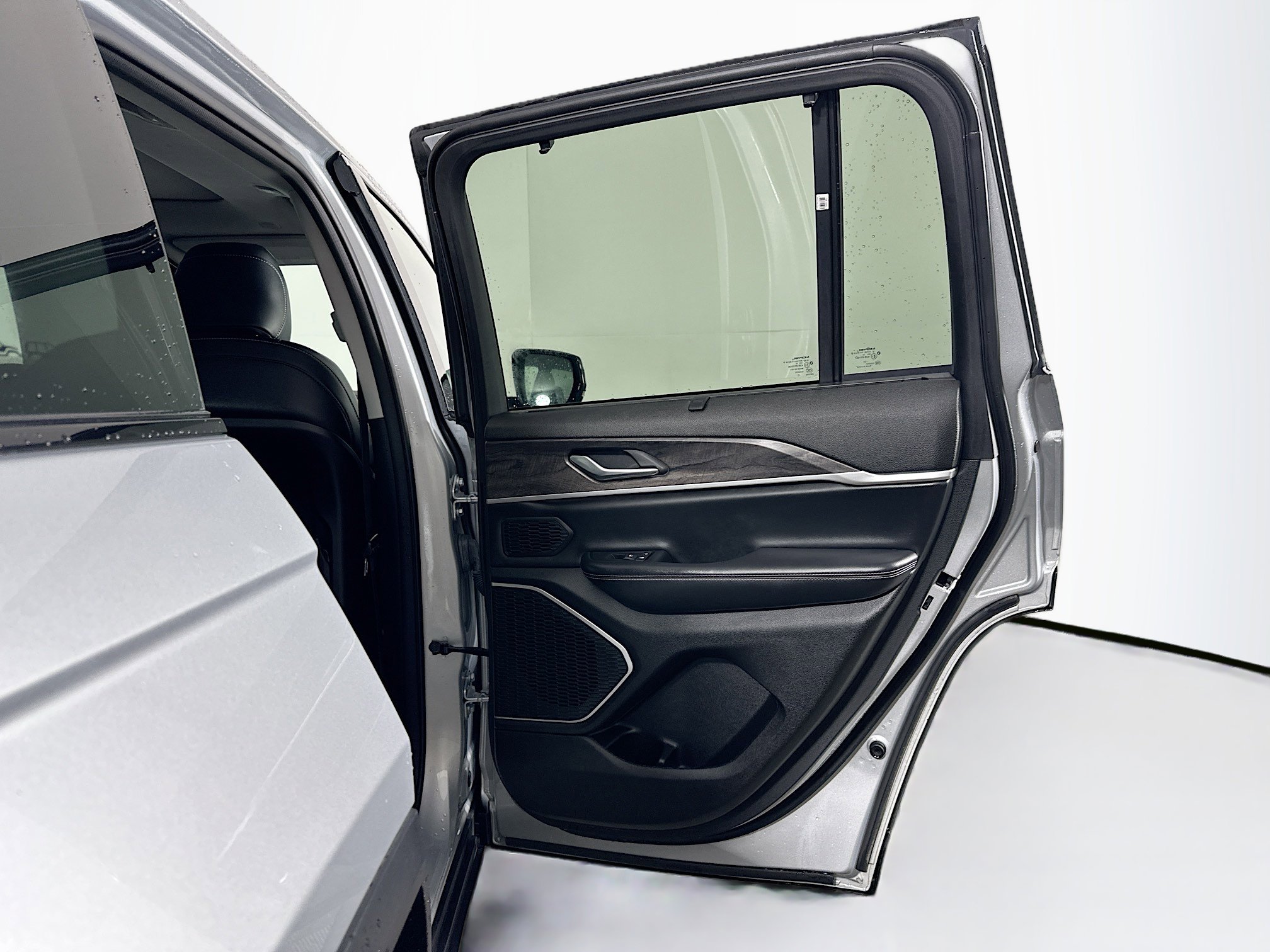 Used 2022 Jeep Grand Cherokee Limited 4xe w/ Luxury Tech Group II image 32