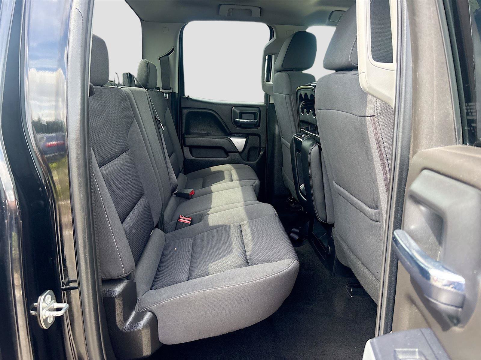 Used 2018 Chevrolet Silverado 1500 LT w/ Midnight Edition AWD/4WD image 25