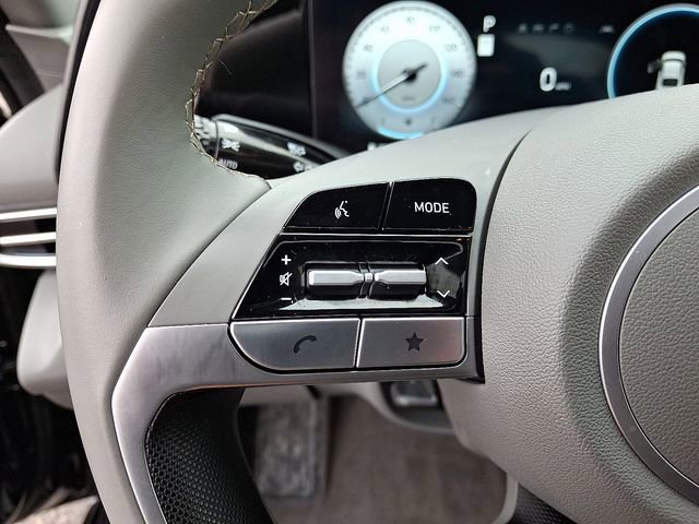 Used 2025 Hyundai Elantra SEL image 22