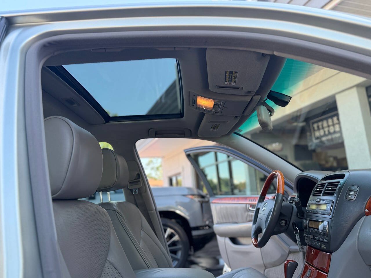 Used 2003 Lexus LS 430 RWD image 77
