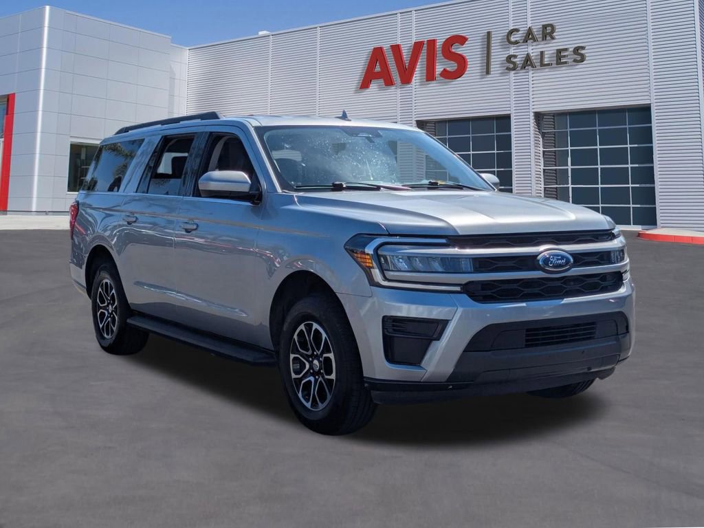 Used 2024 Ford Expedition Max XLT image 3
