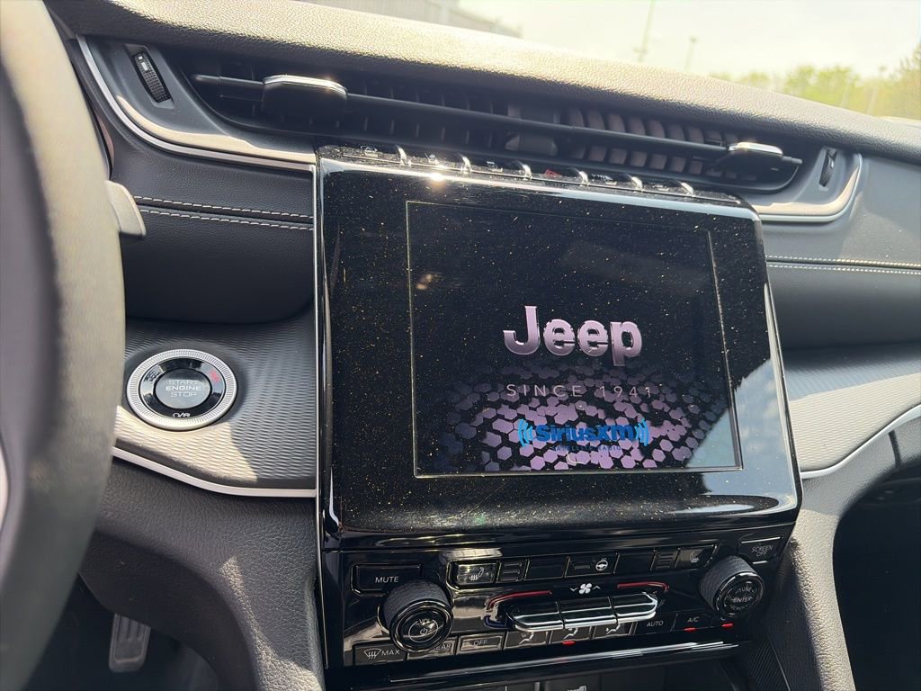 Certified 2024 Jeep Grand Cherokee Altitude image 28