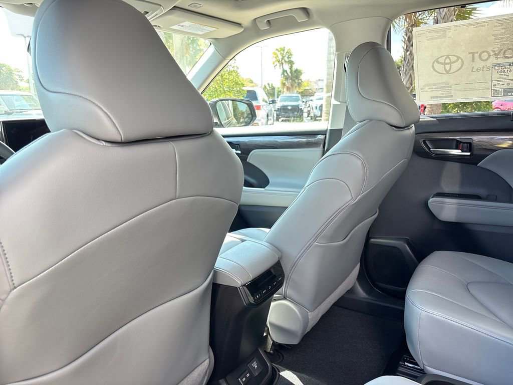 New 2026 Toyota Highlander Limited image 28