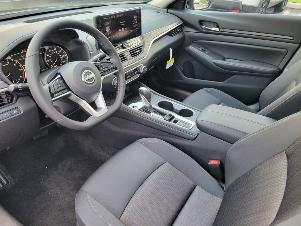 Used 2025 Nissan Altima 2.5 SV w/ SV Premium Package FWD image 14