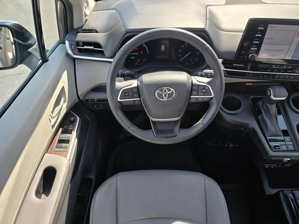 Used 2023 Toyota Sienna XLE w/ XLE Plus Package FWD image 24