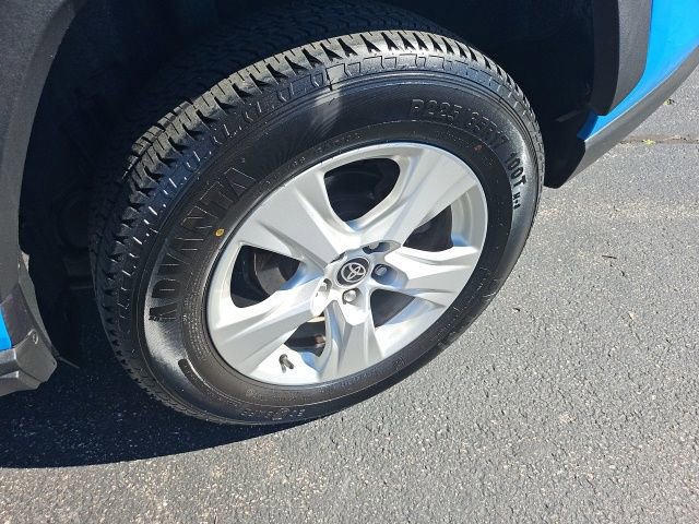 Used 2021 Toyota RAV4 XLE image 19