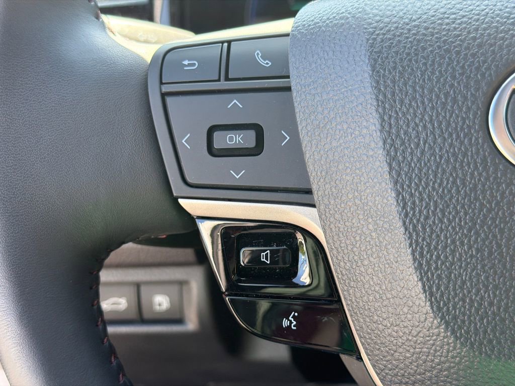 Used 2025 Toyota Camry XSE image 24