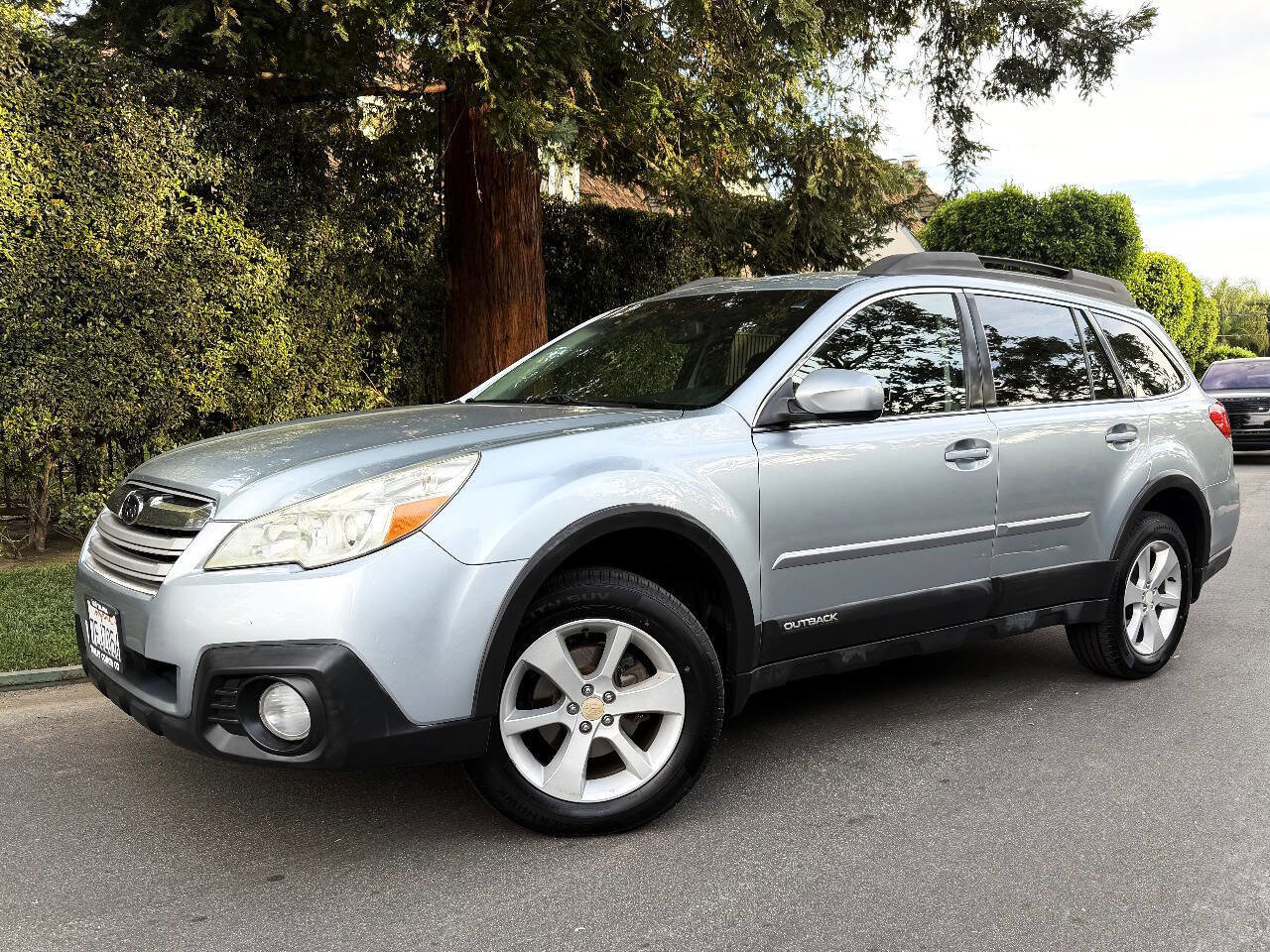 Used 2014 Subaru Outback 2.5i Premium image 3