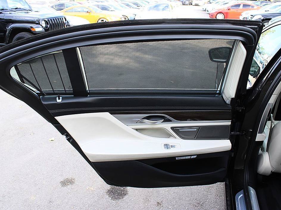 Used 2016 BMW 750i RWD image 14