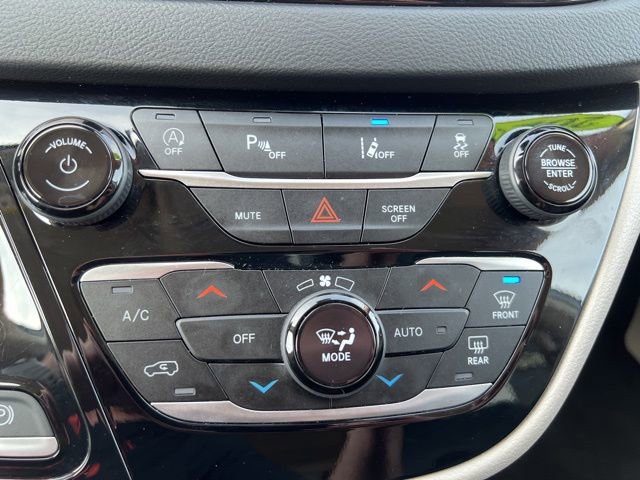 Used 2024 Chrysler Pacifica Touring-L image 29