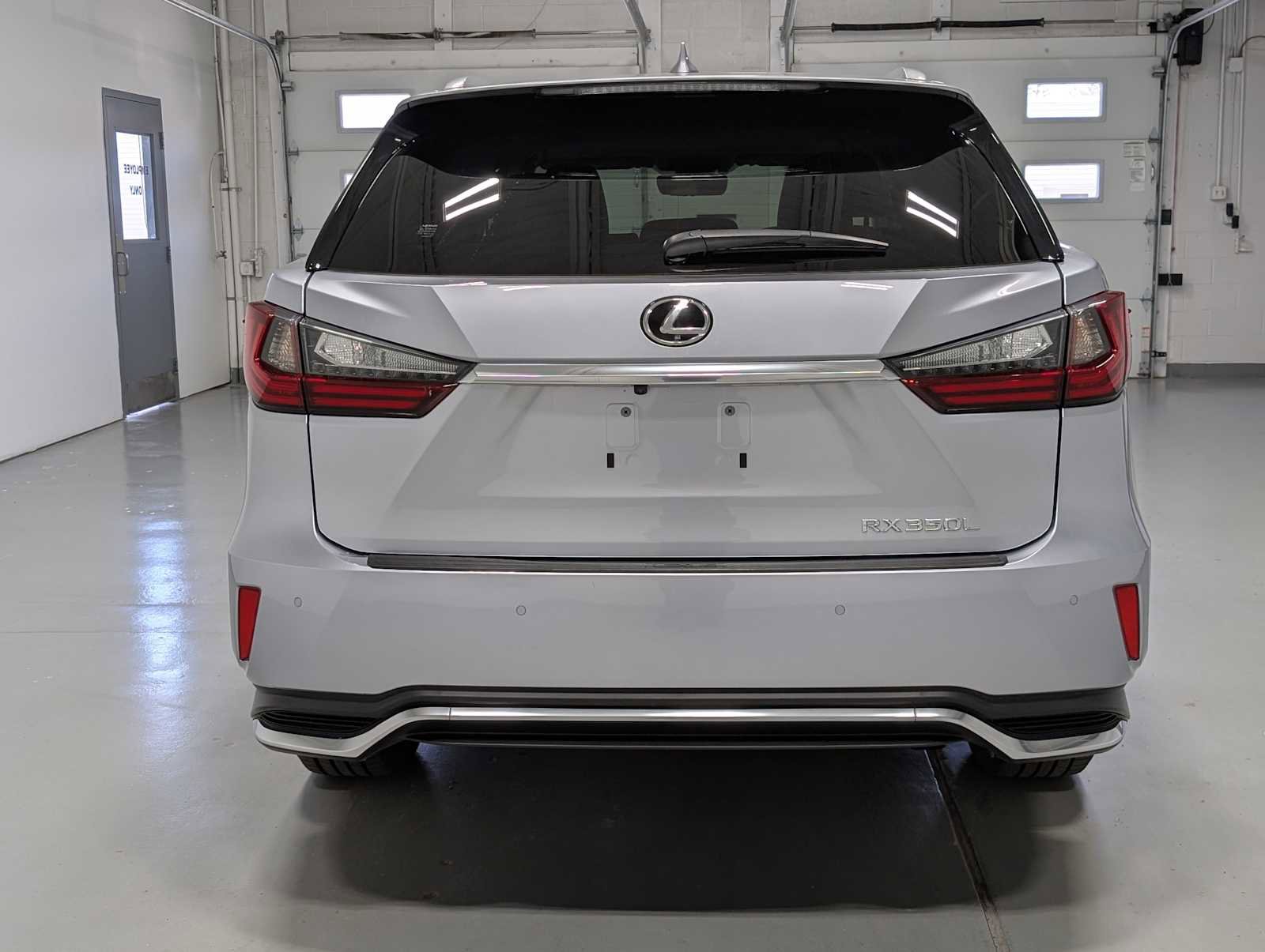 Used 2022 Lexus RX 350L Premium w/ Premium Package image 9