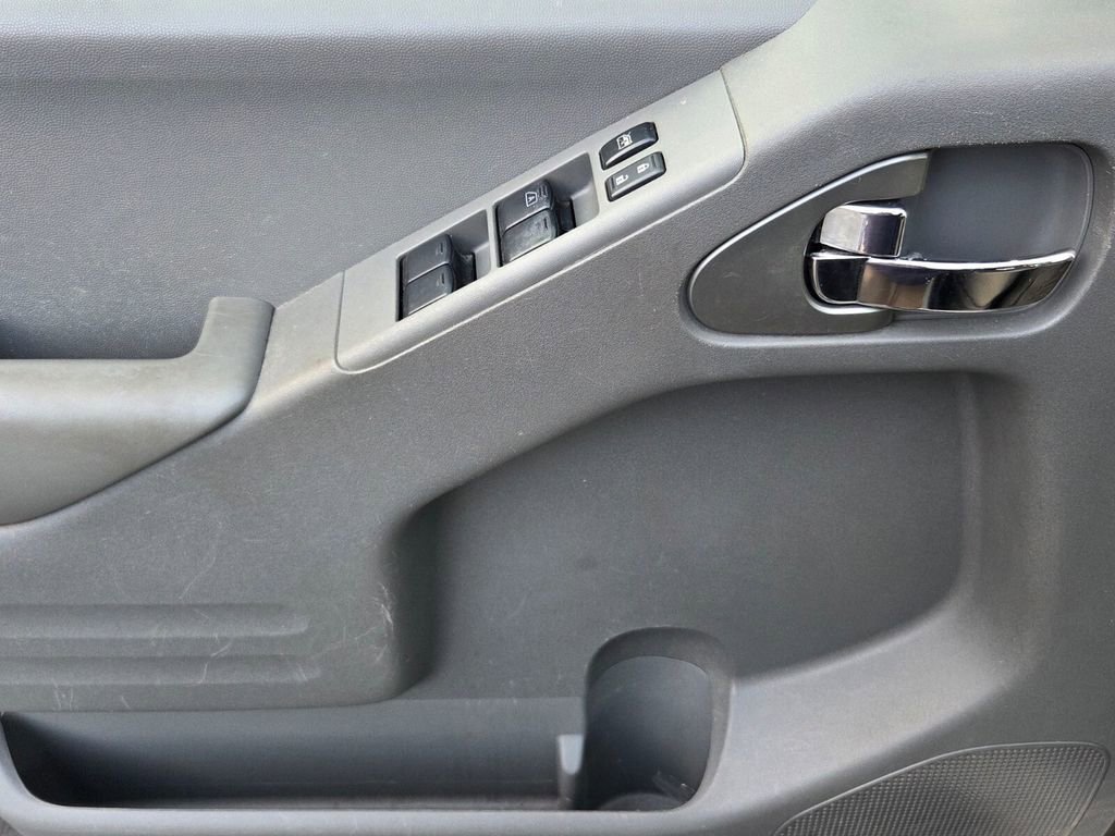 Used 2019 Nissan Frontier SV image 9