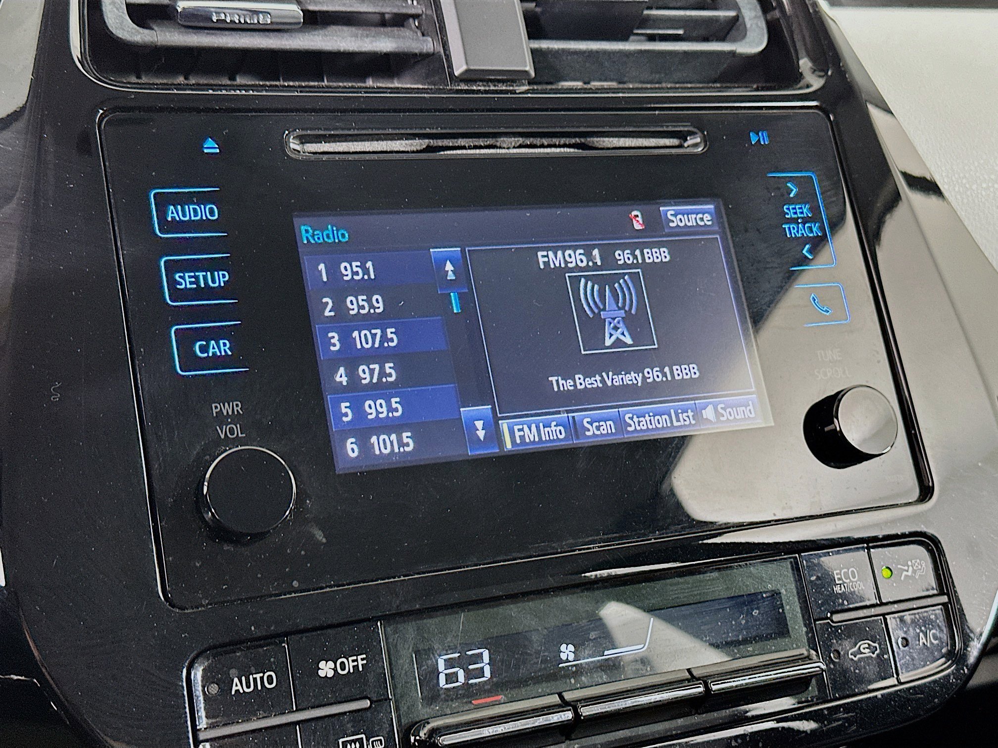 Used 2016 Toyota Prius Two image 21