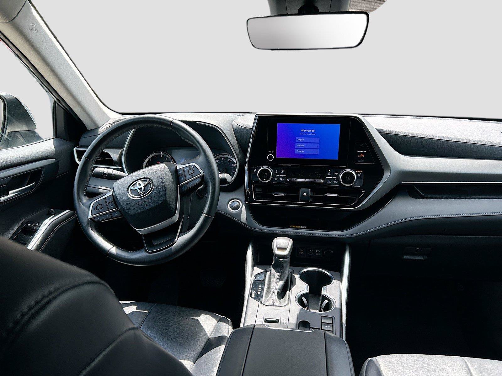 Used 2024 Toyota Highlander XLE FWD image 18
