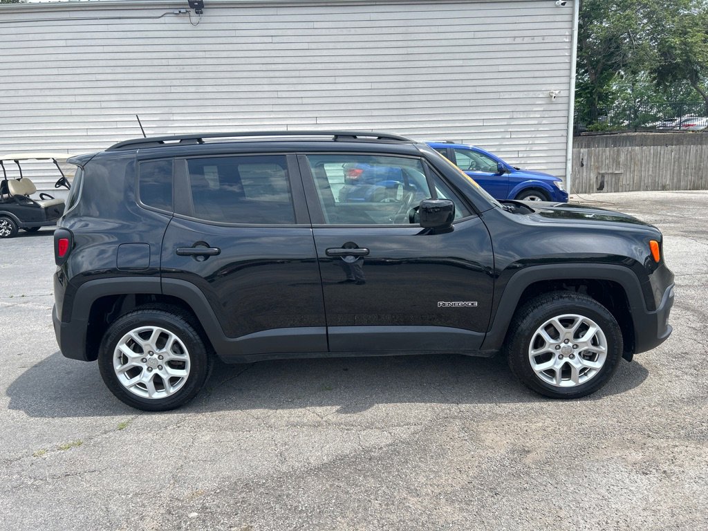 Used 2018 Jeep Renegade Latitude w/ UConnect 8.4 Nav Group AWD/4WD image 5