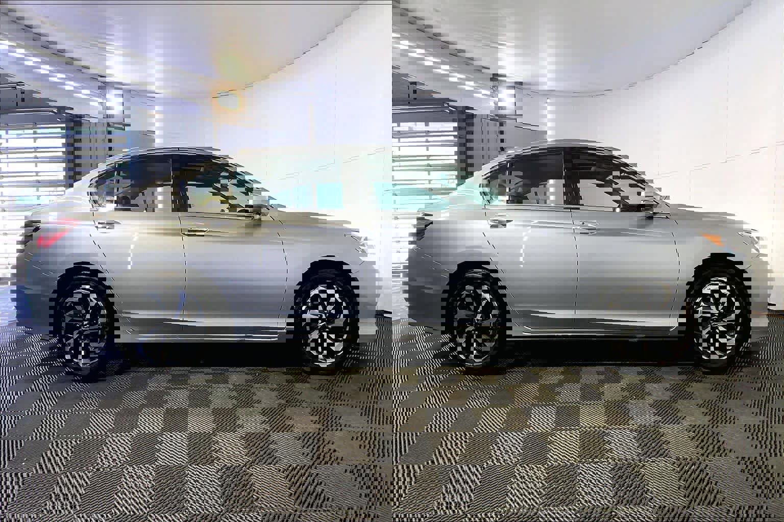 Used 2017 Honda Accord EX-L image 8