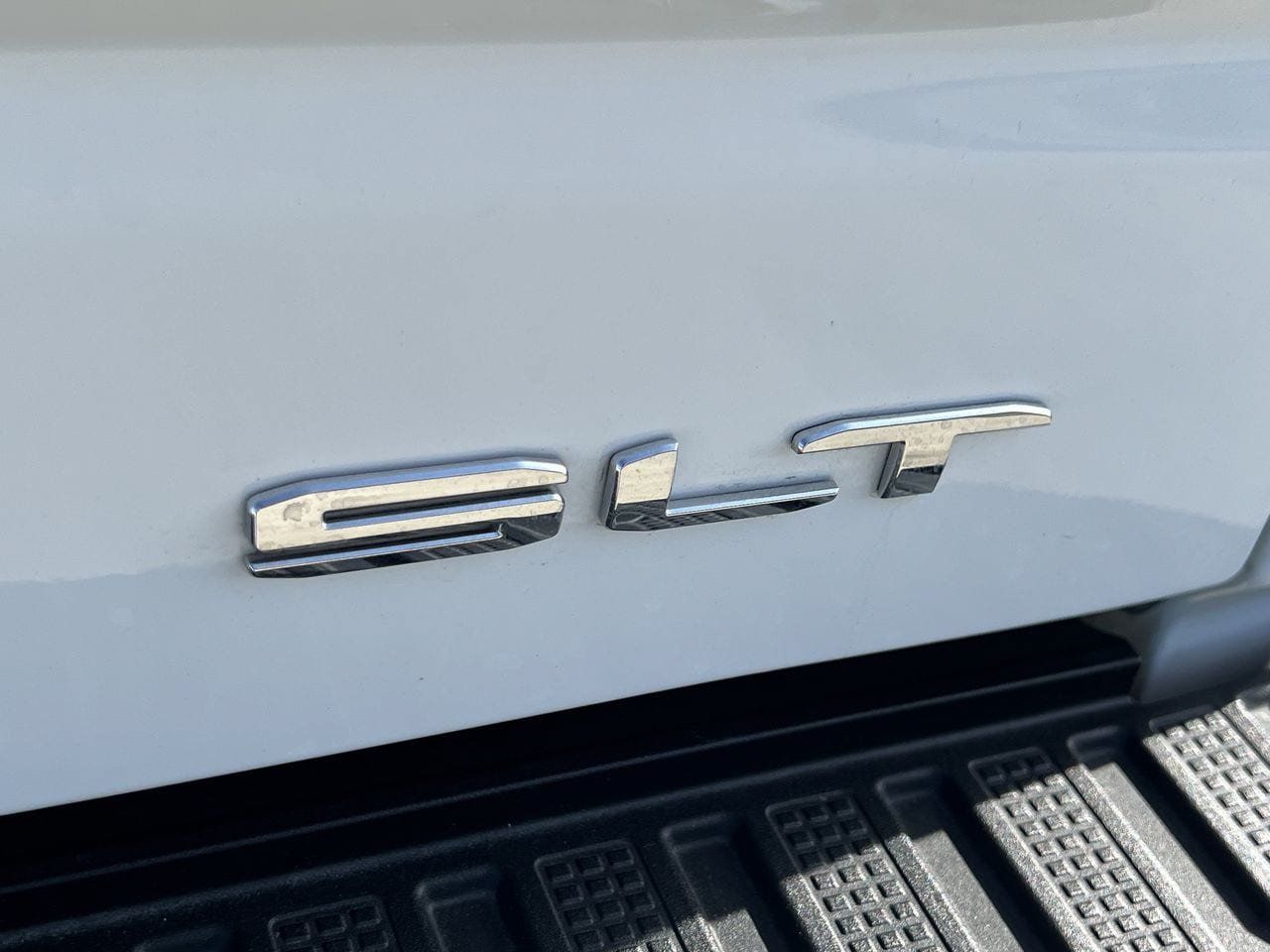 Used 2025 GMC Sierra 1500 SLT AWD/4WD image 8