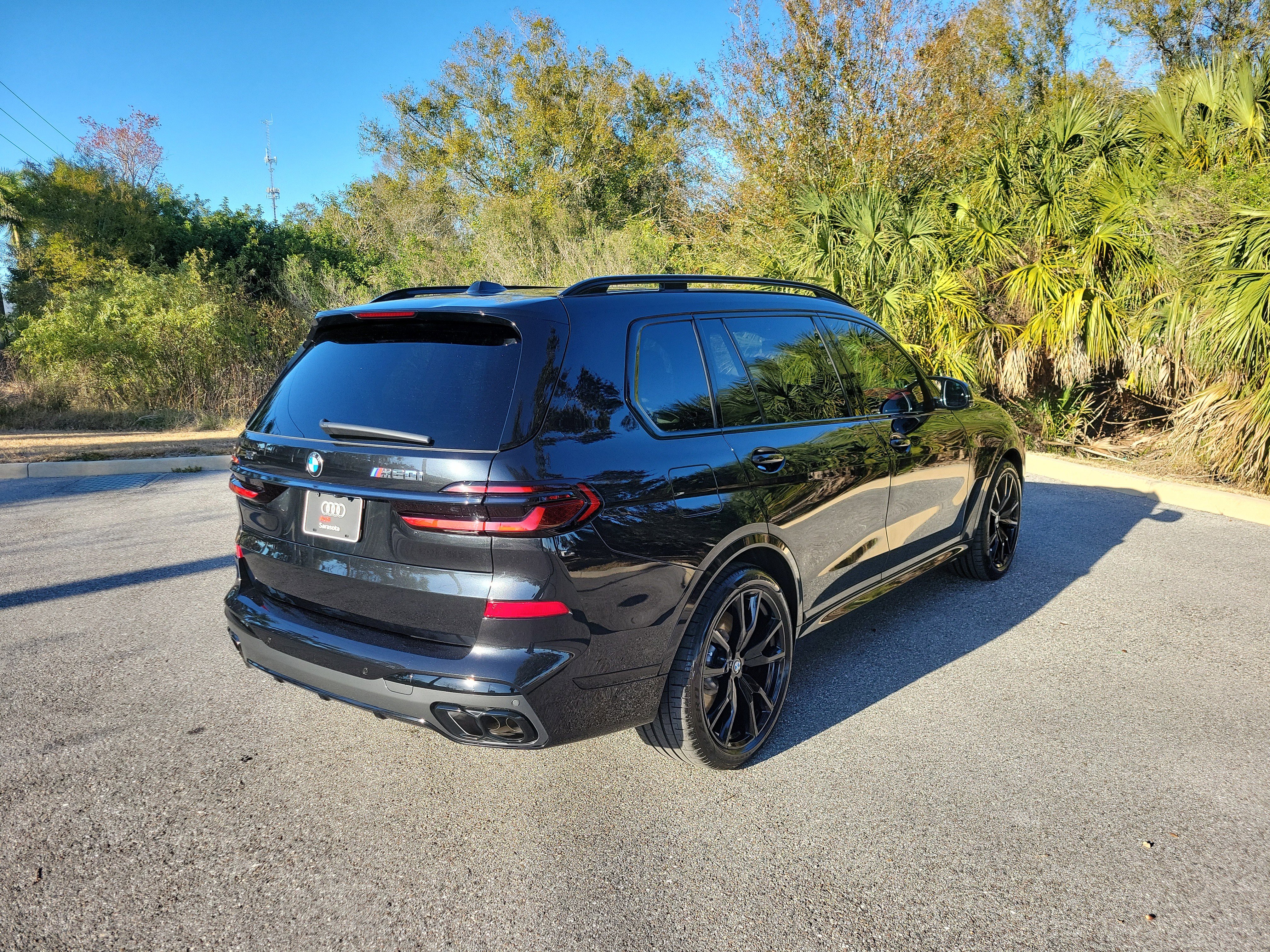 Used 2025 BMW X7 M60i image 4