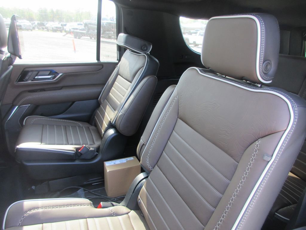 New 2026 GMC Yukon XL Denali Ultimate AWD/4WD image 12