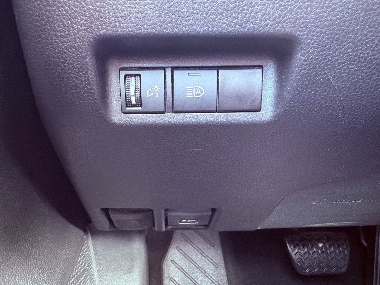 Used 2024 Toyota RAV4 XLE FWD image 33
