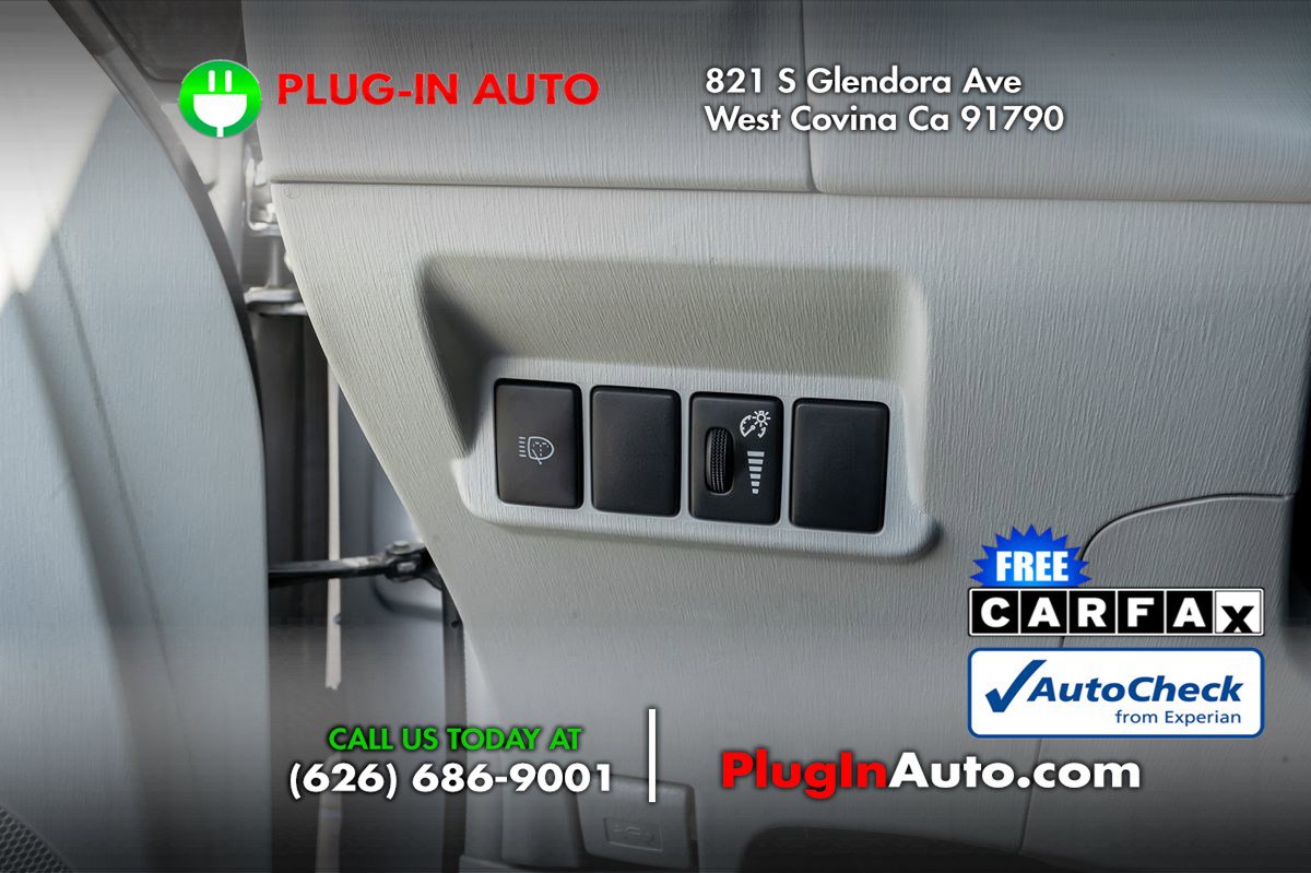 Used 2012 Toyota Prius V Five image 18