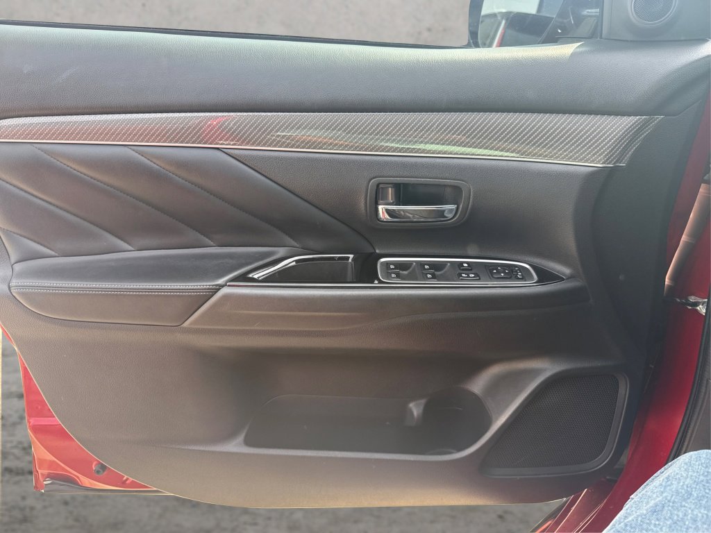 Used 2020 Mitsubishi Outlander SEL AWD/4WD image 26