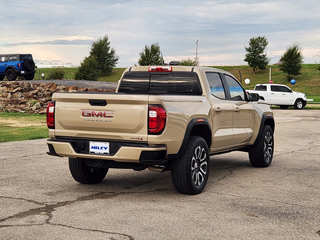 Used 2023 GMC Canyon AT4 w/ AT4 Premium Package AWD/4WD image 7