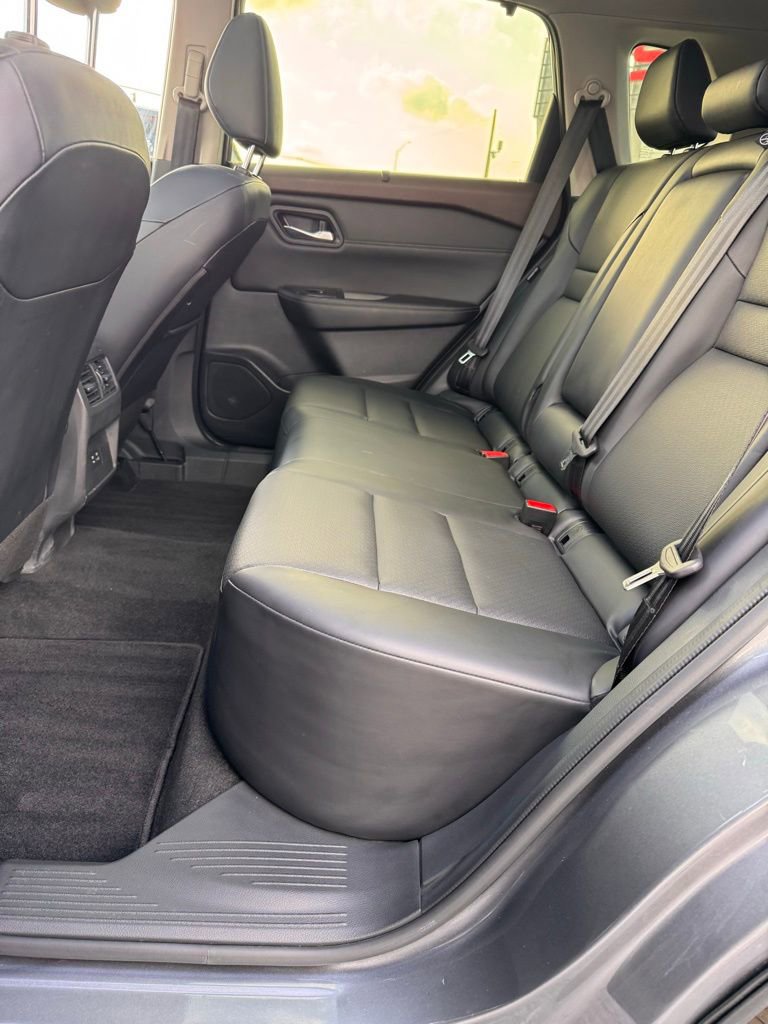 Used 2023 Nissan Rogue SV w/ SV Premium B Package image 11