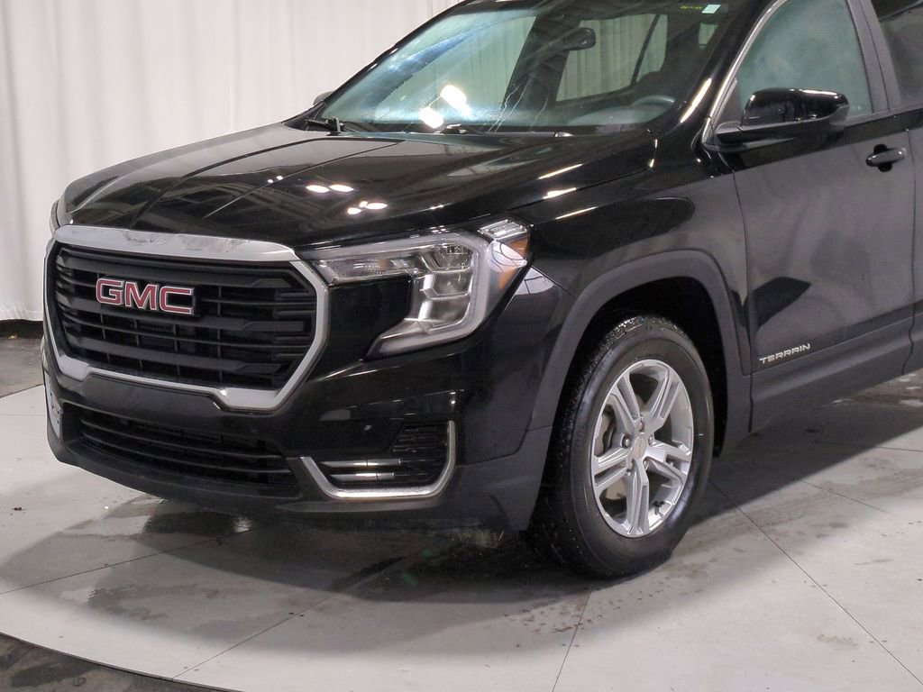 Used 2023 GMC Terrain SLE w/ Driver Convenience Package image 11
