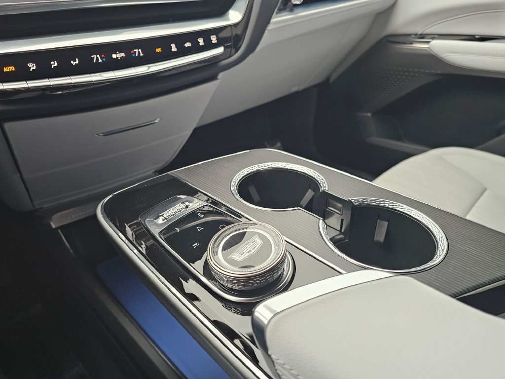 Certified 2024 Cadillac Lyriq Luxury AWD/4WD image 30