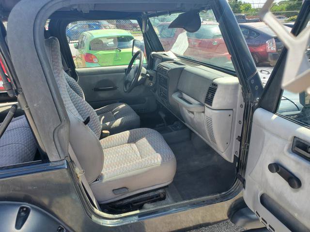 Used 1998 Jeep Wrangler SE image 13