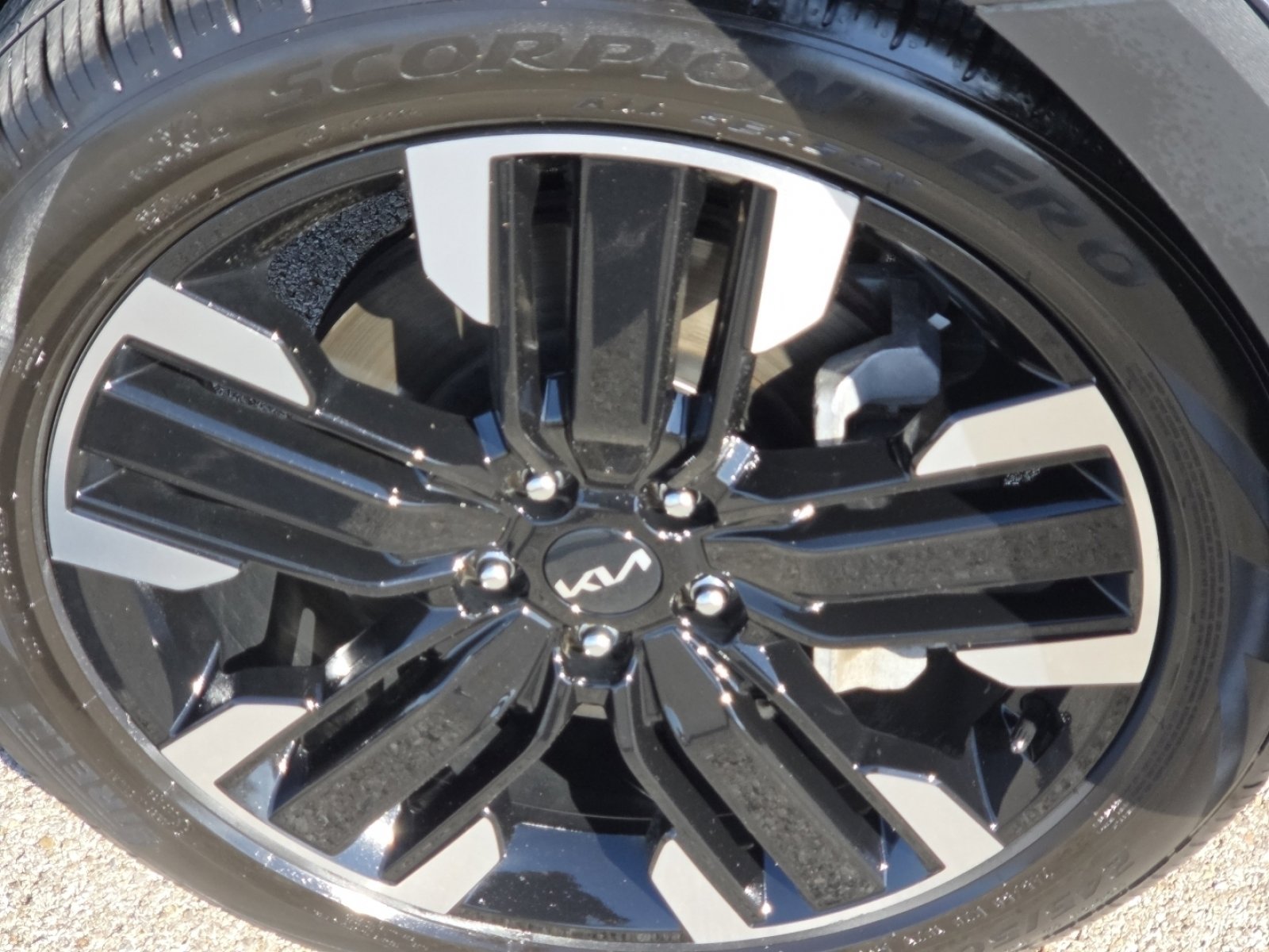 Used 2024 Kia Telluride SX image 11