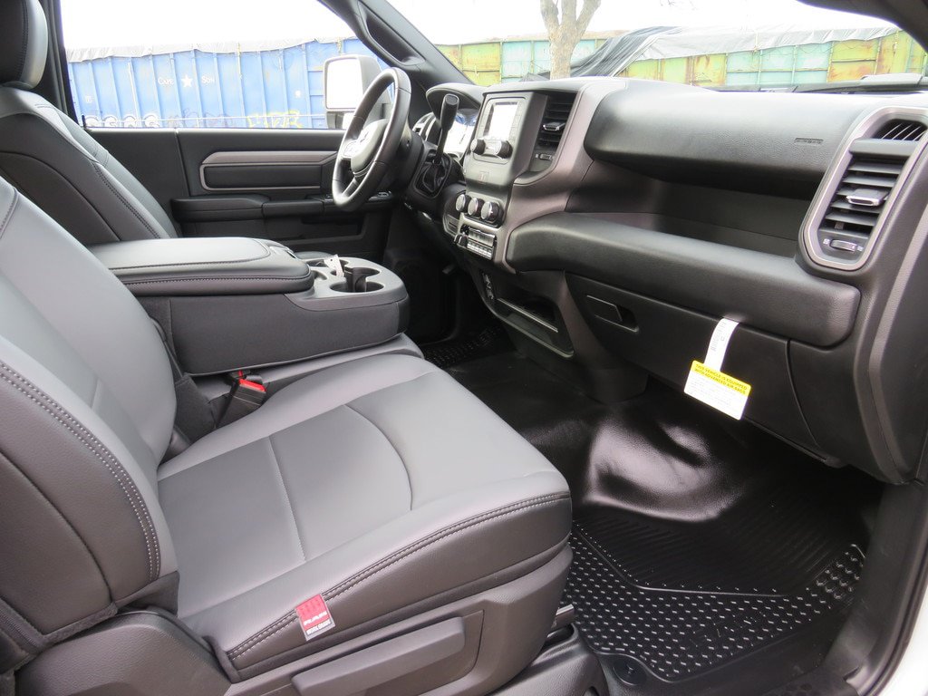 New 2023 RAM 4500 Tradesman RWD image 28