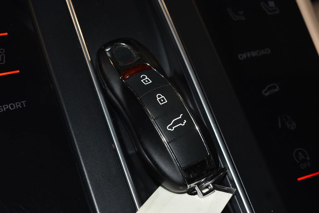 Used 2022 Porsche Macan image 17