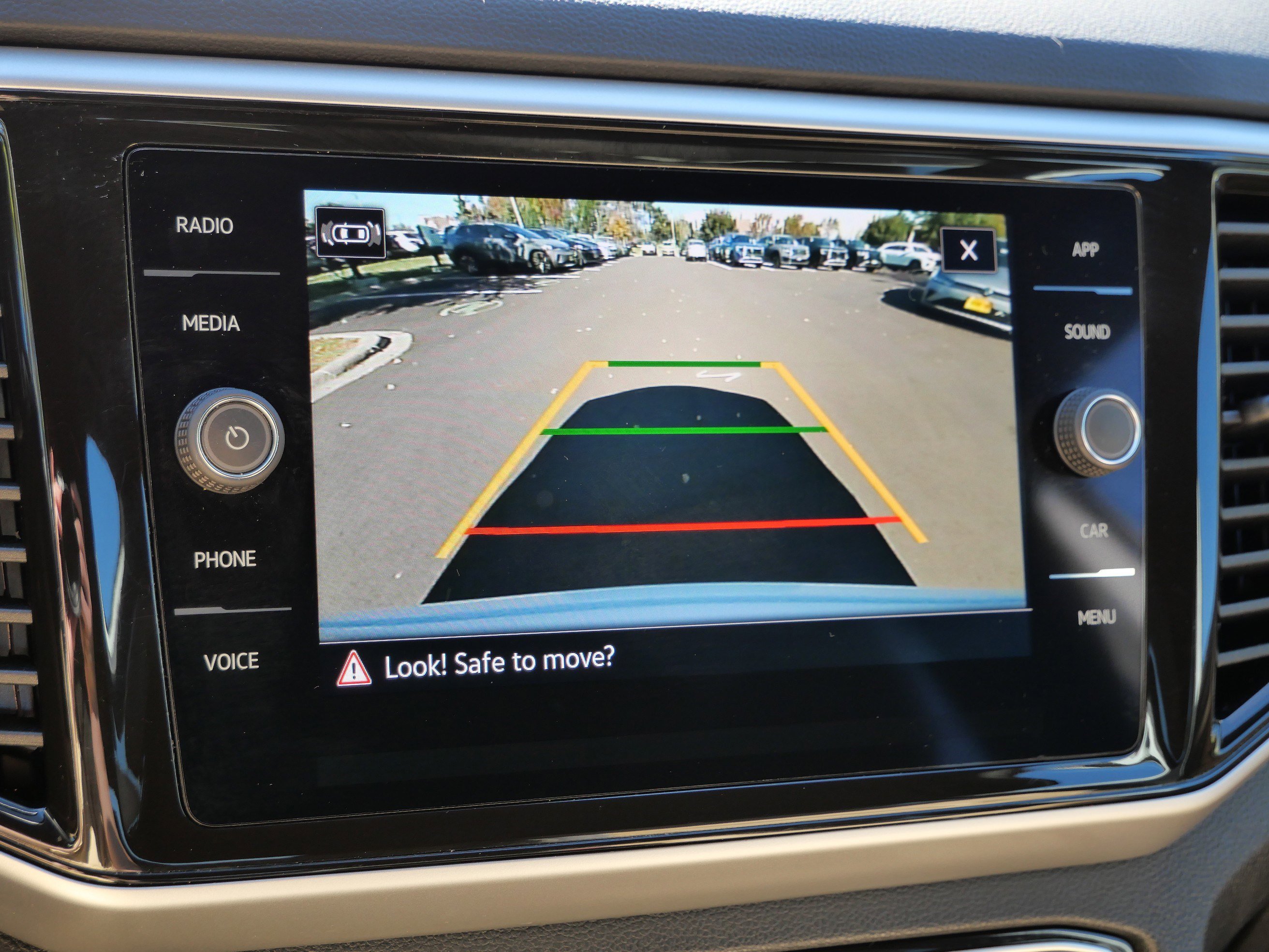 Certified 2022 Volkswagen Atlas Cross Sport SE image 35