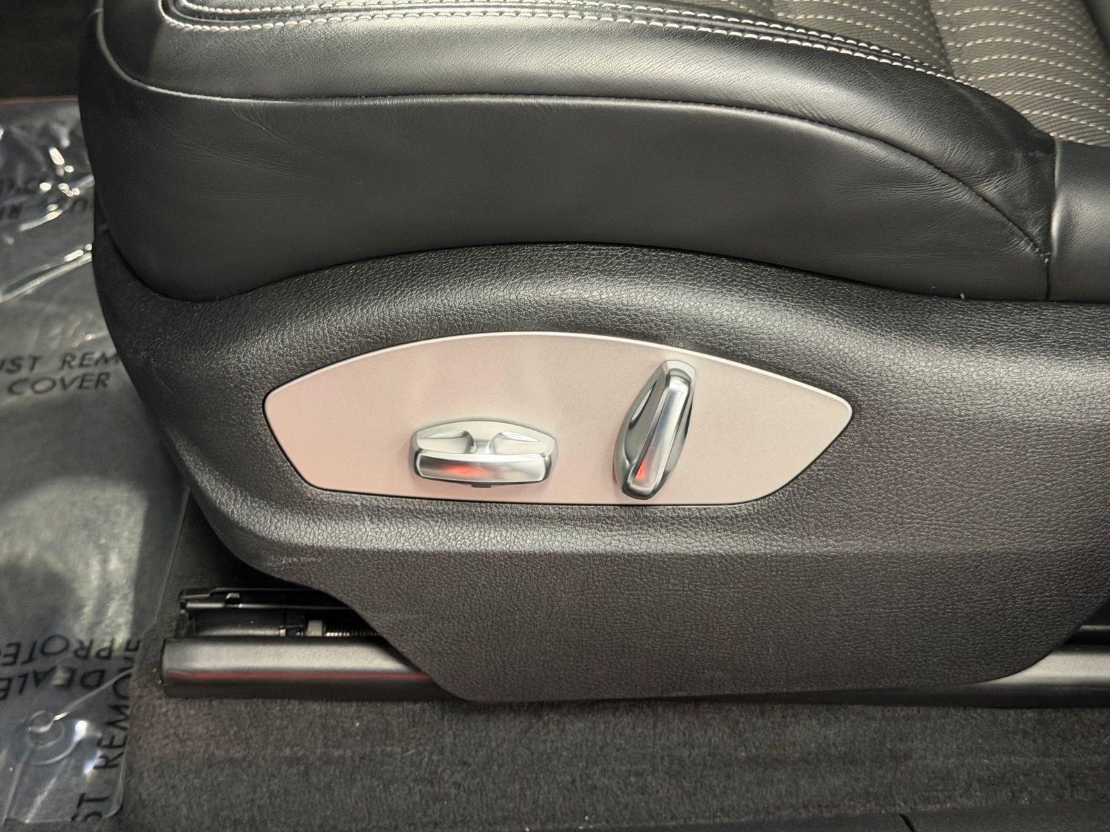 Used 2023 Porsche Macan Turbo image 21