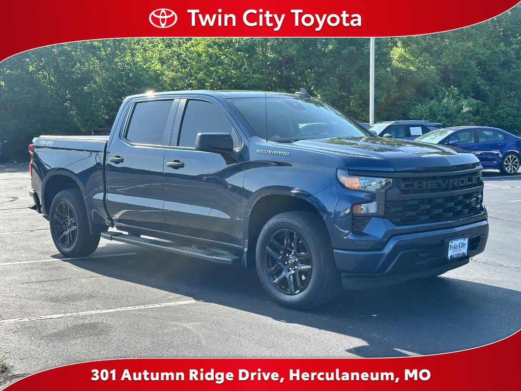 Used 2022 Chevrolet Silverado 1500 Custom AWD/4WD image 1