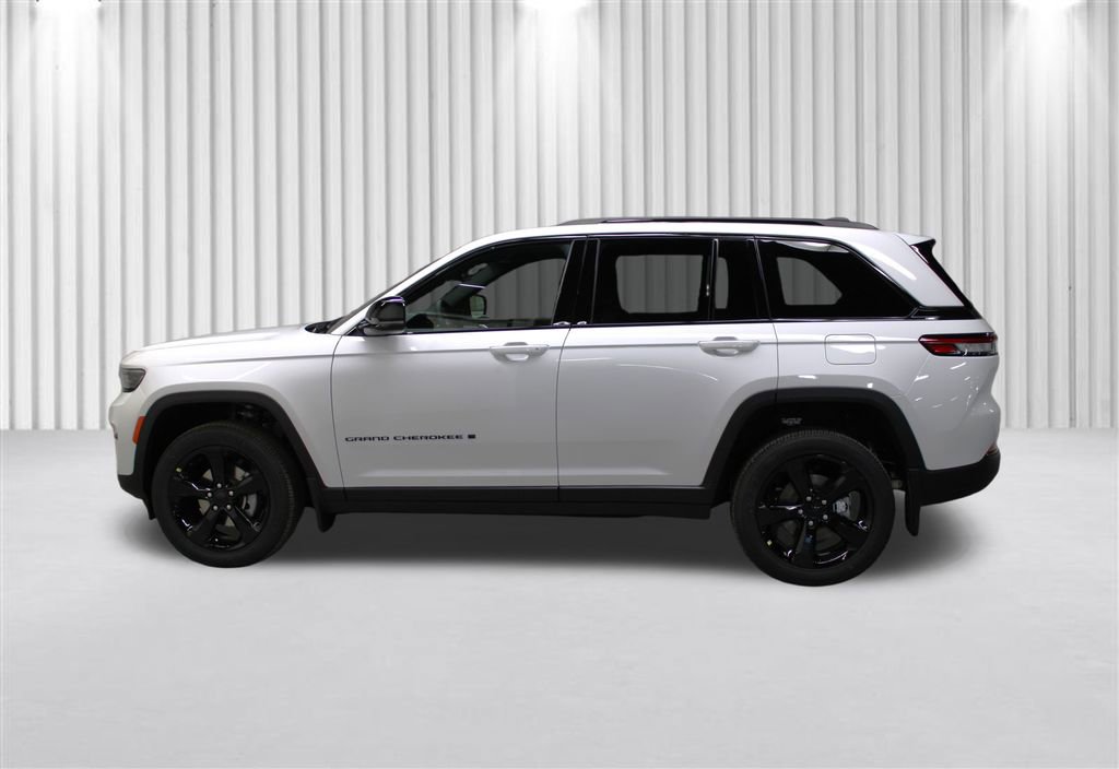 New 2025 Jeep Grand Cherokee Laredo image 7