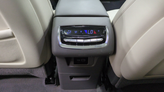 Used 2021 Cadillac XT6 Premium Luxury w/ LPO, Floor Liner Package AWD/4WD image 30